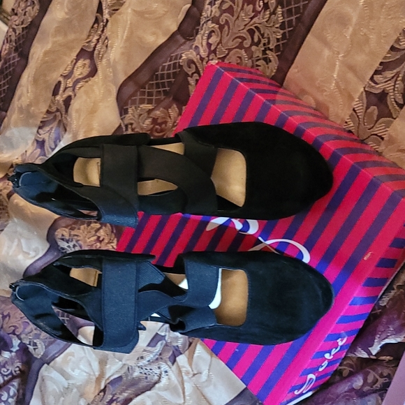 Yoki black criss cross wedge shoes size 7 - Picture 5 of 9